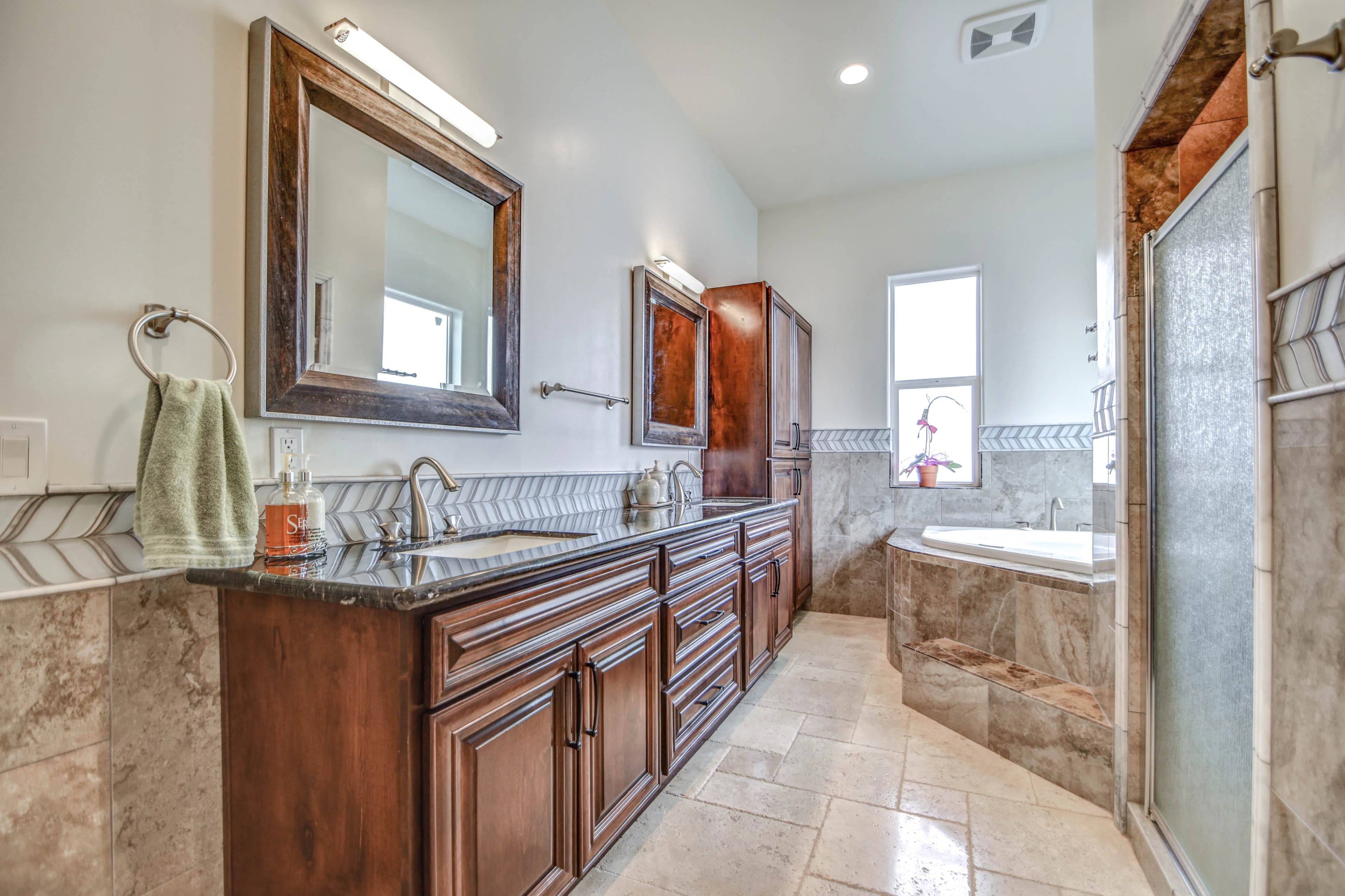 MASTER BATH 1.jpg